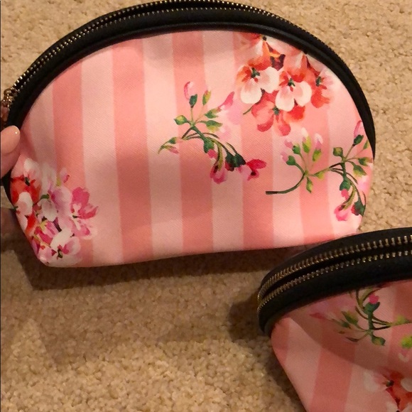 2 Brand New Makeup bags - Picture 3 of 3